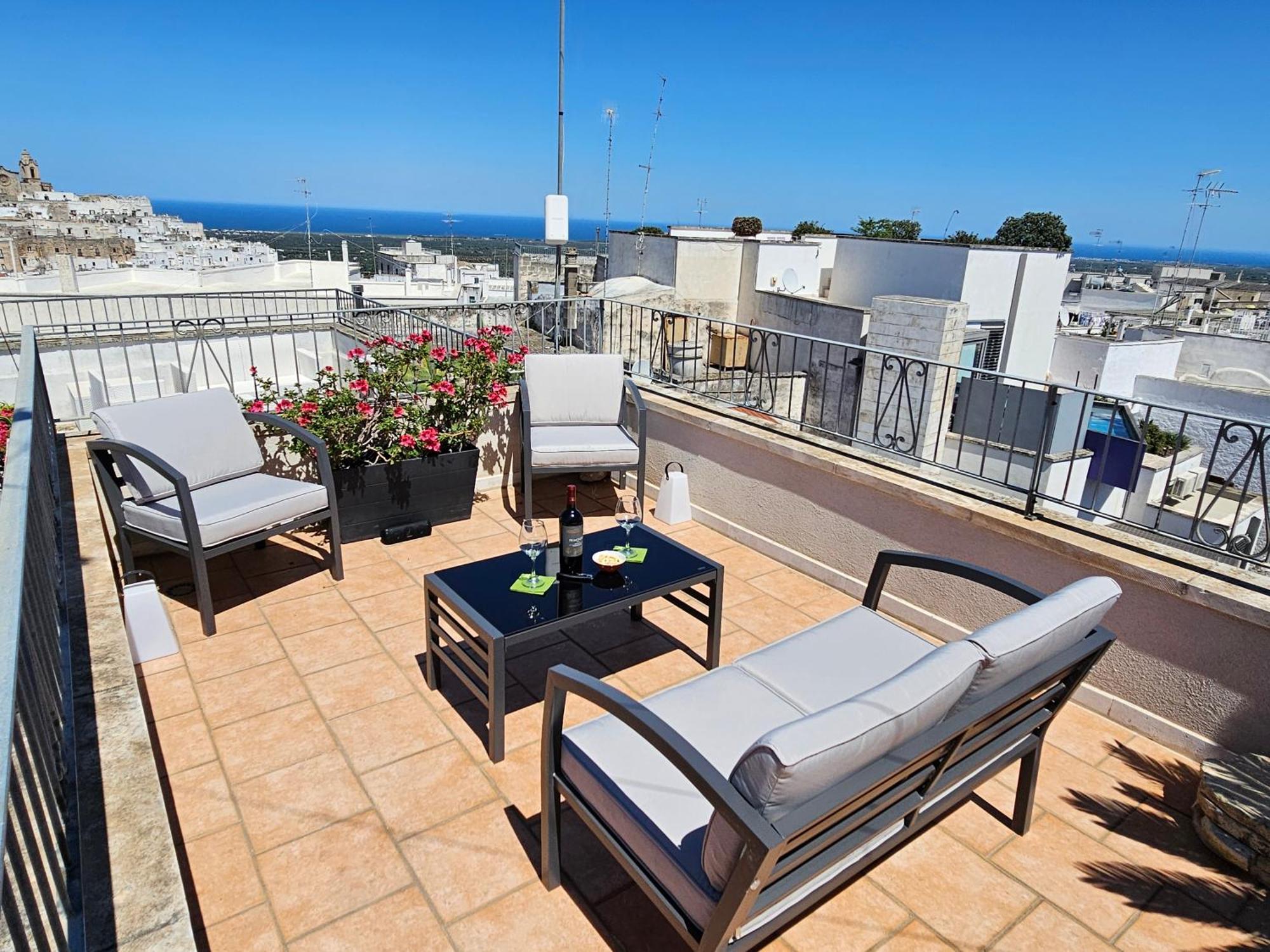 Casa Josephina - Three Level Stone Home With Balcony, 2 Roof Terraces & Sea Views ออสตูนี ห้อง รูปภาพ